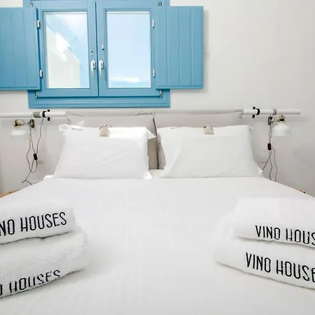 Villa Mezzo: Santorini Honeymoon Retreat With Private Pool And Sea Views *