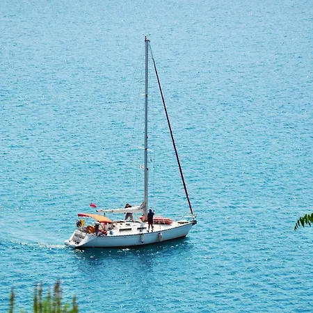 Mezzo: Santorini Honeymoon Retreat With Private Pool And Sea Views *