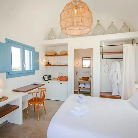 Mezzo: Santorini Honeymoon Retreat With Private Pool And Sea Views Villa